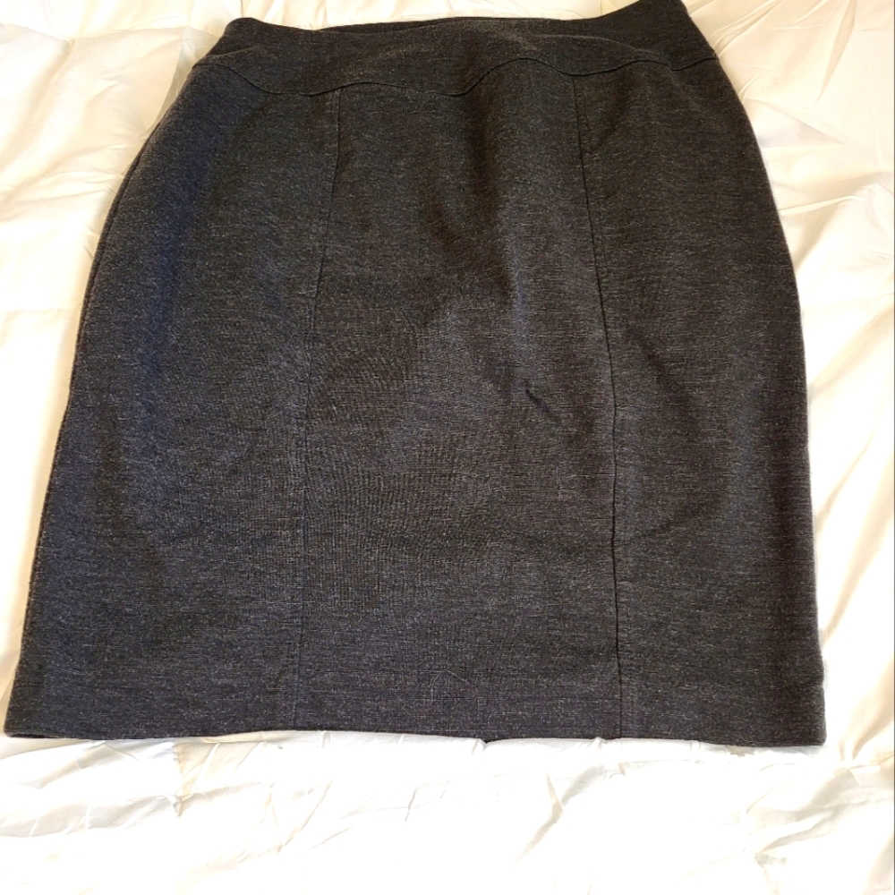 Ellen Tracy Charcoal Grat Pencil Skirt. Size Small.p]